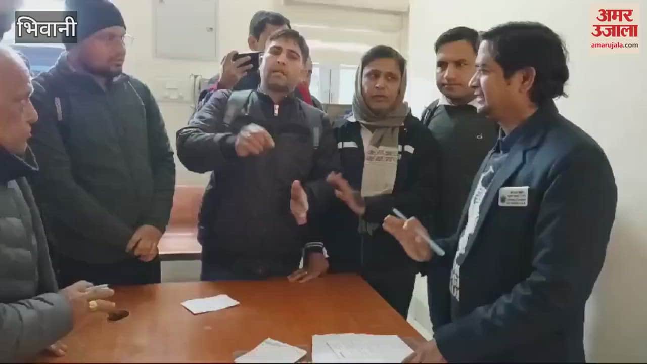 VIDEO : Daily commuters protested against changing route of Kisan Express in Bhiwani