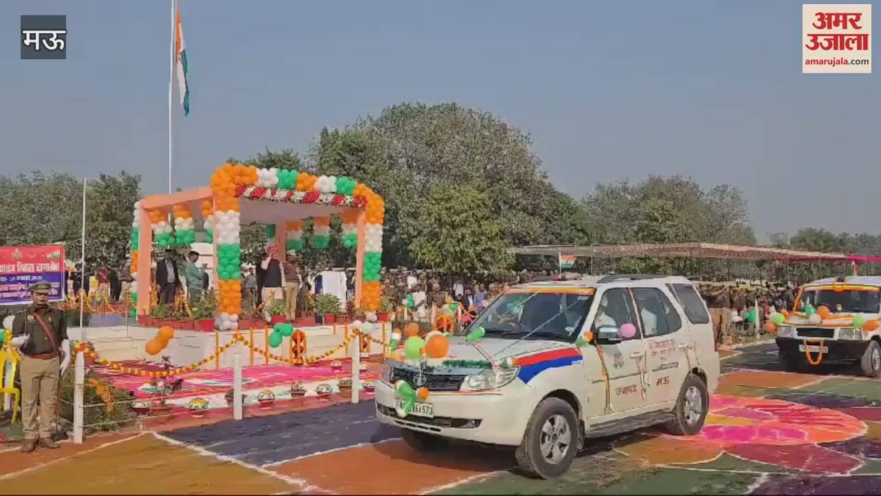 VIDEO : Cabinet Minister AK Sharma hoisted indian flag in Mau policemen honored