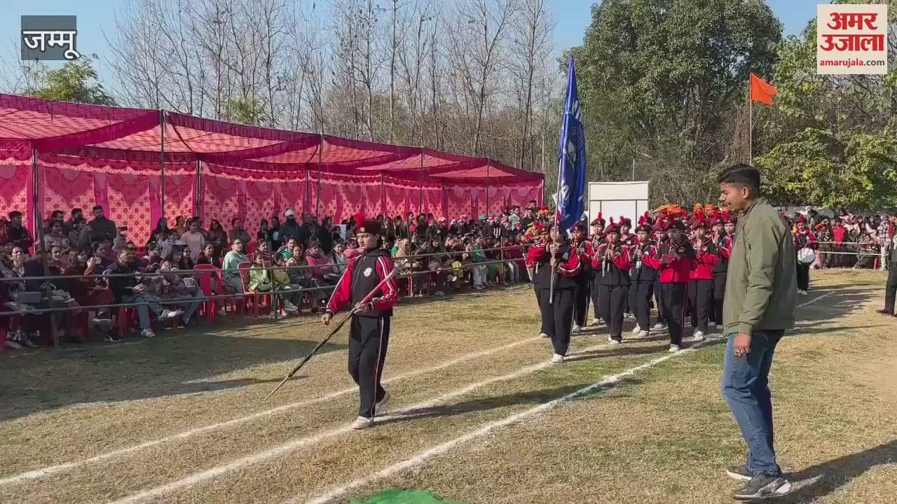 VIDEO : Great presentation by Girls Band Troupe in Madh School on Republic Day