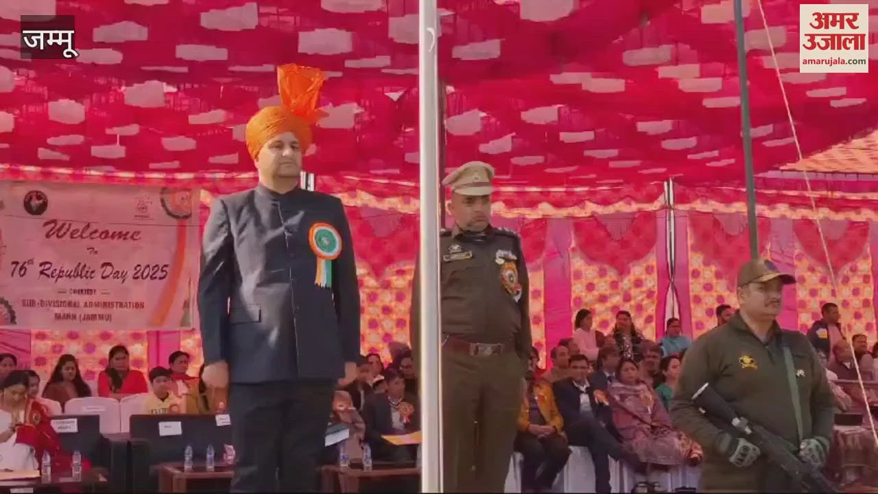 VIDEO : SDM Athar Amin Jagar saluted at Madh Higher Secondary School on Republic Day.