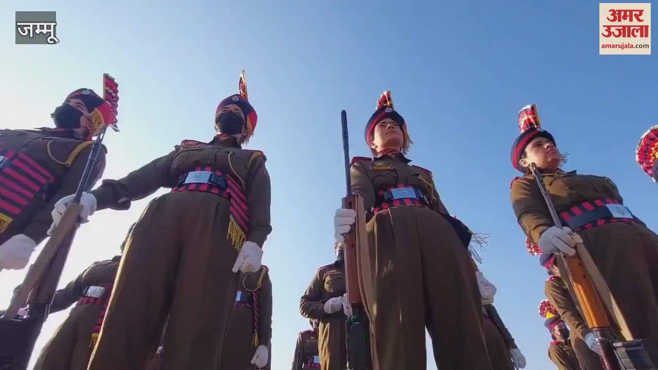 VIDEO : Republic Day organized at Kamariya Stadium in Ganderbal, DDC Chairperson hoisted the flag