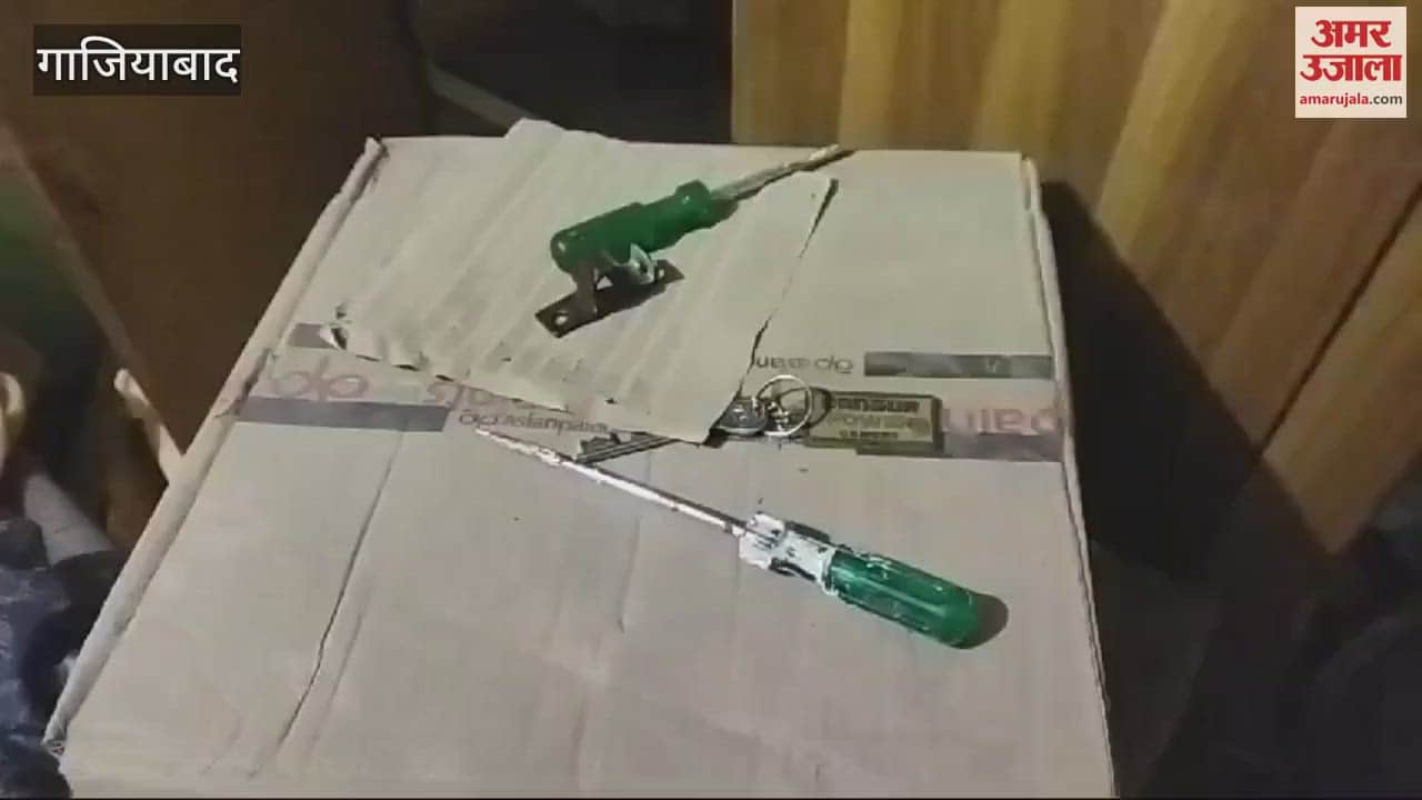 VIDEO : Thieves stole lakhs from a hardware shop in Modinagar Ghaziabad.