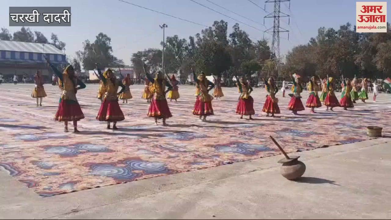 VIDEO : In the final rehearsal program in Dadri, the Deputy Commissioner hoisted the national flag and took the salute of the parade