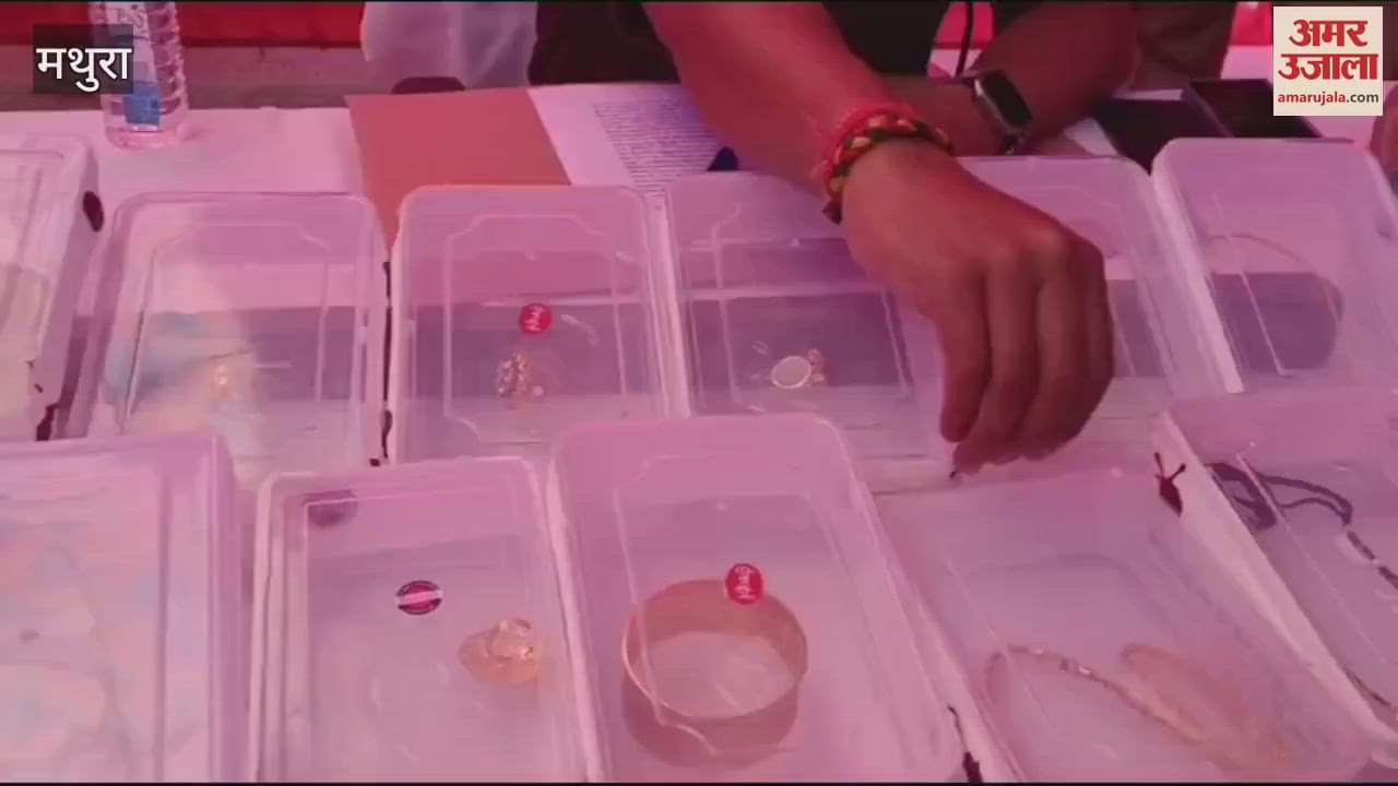 VIDEO : Seven accused of theft from AC coach of train arrested