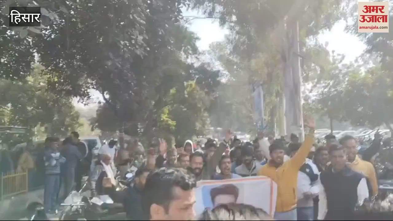 VIDEO : Family members took to the streets in Hisar demanding the arrest of the attackers