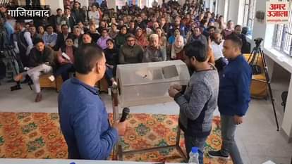 VIDEO : Applicants taking out  lucky draw for Uttar Pradesh Housing and Development Council houses