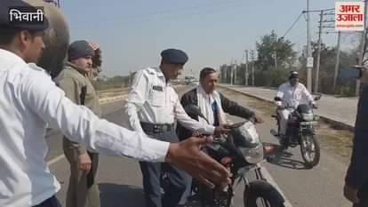 VIDEO : people driving vehicles on road were taught traffic rules In Bhiwani