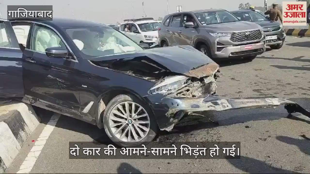 VIDEO : Two cars collided on elevated road in Ghaziabad