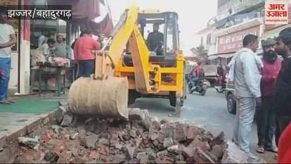 VIDEO : झज्जर में अतिक्रमण पर चला बुलडोहर, विरोध में उतरे दुकानदार