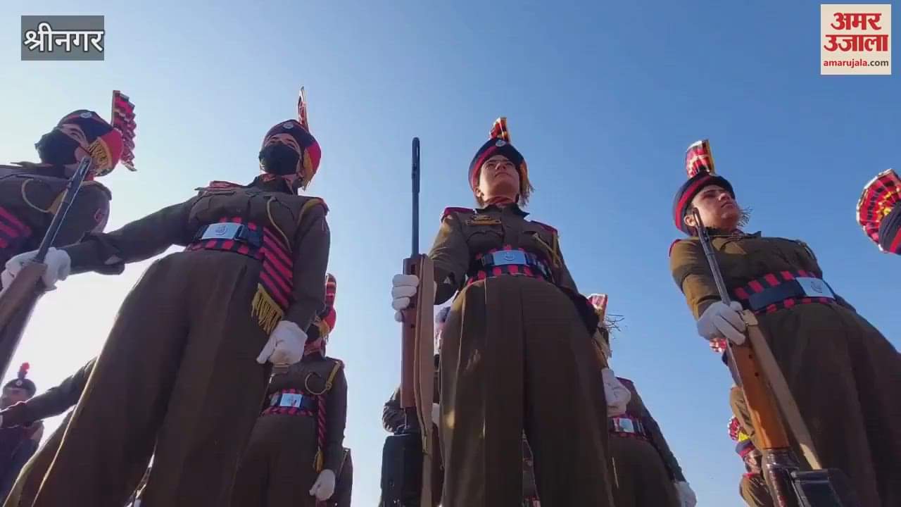 VIDEO : DDC President hoisted the tricolor at Kamariya Stadium in Ganderbal, DC and SSP were present.