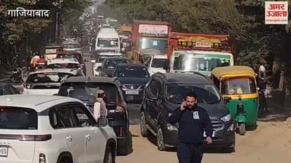 VIDEO : Traffic jam at Ghaziabad Braj Vihar ROB