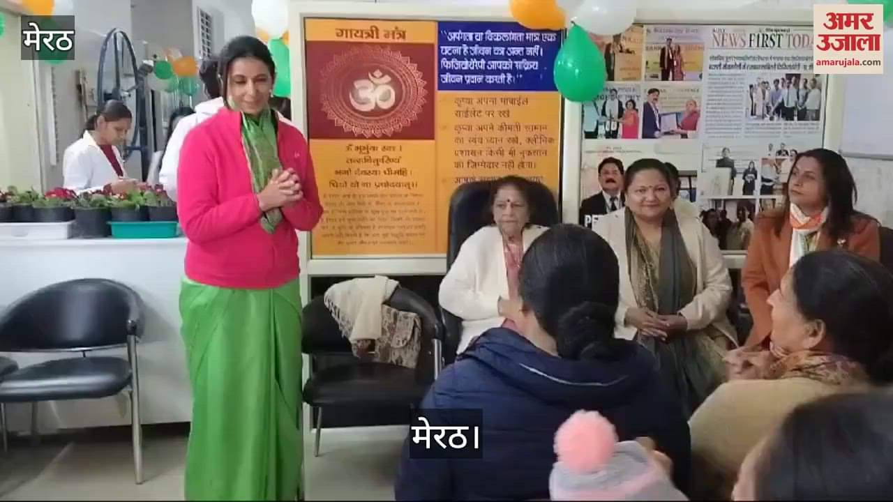 स्वास्थ्य शिविर में शामिल स्त्री रोग विशेषज्ञ व अन्य