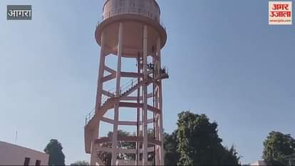 VIDEO : Demonstration of B.Sc Nursing students in Agra University students climbed on water tank