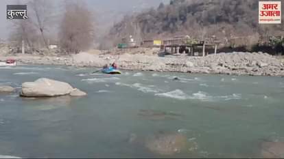 VIDEO : Tourists enjoying river rafting in Beas river kullu