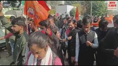 VIDEO : ABVP took out 100 meter long tricolor march in Gandhi Nagar, protested against PDP