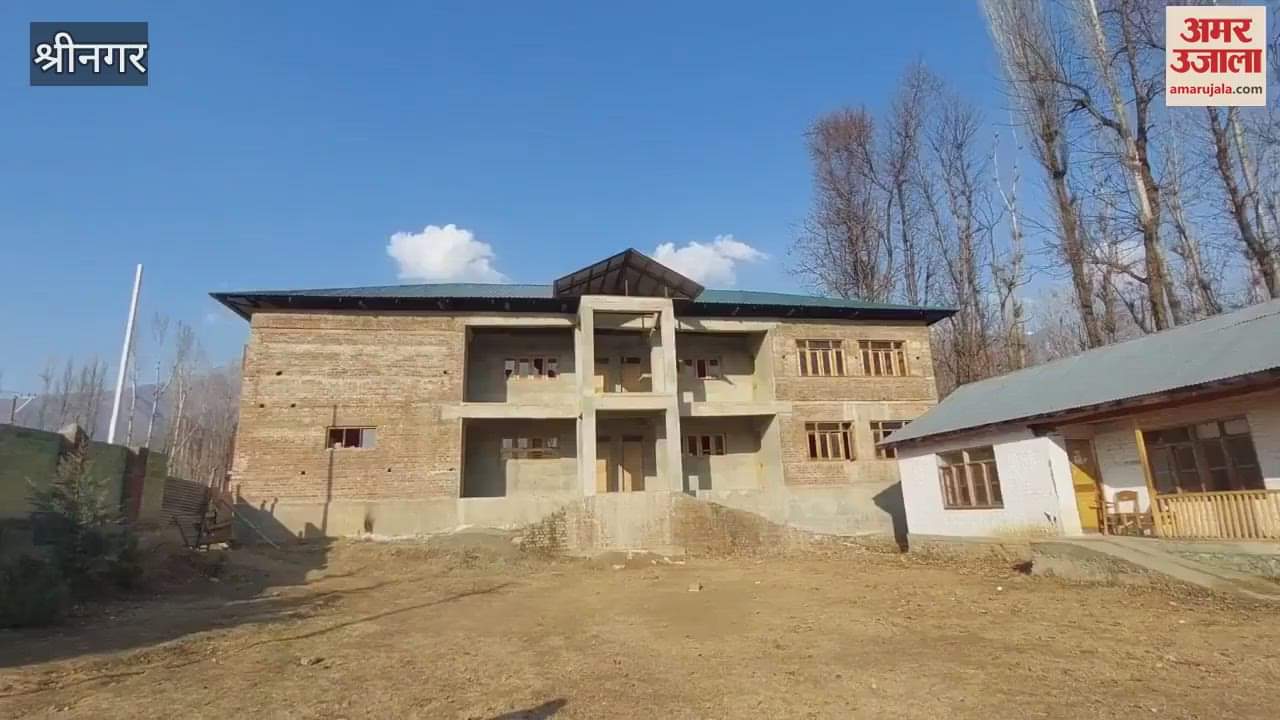 VIDEO : Construction of government high school building in Ganderbal is incomplete since 2017, students are facing problems
