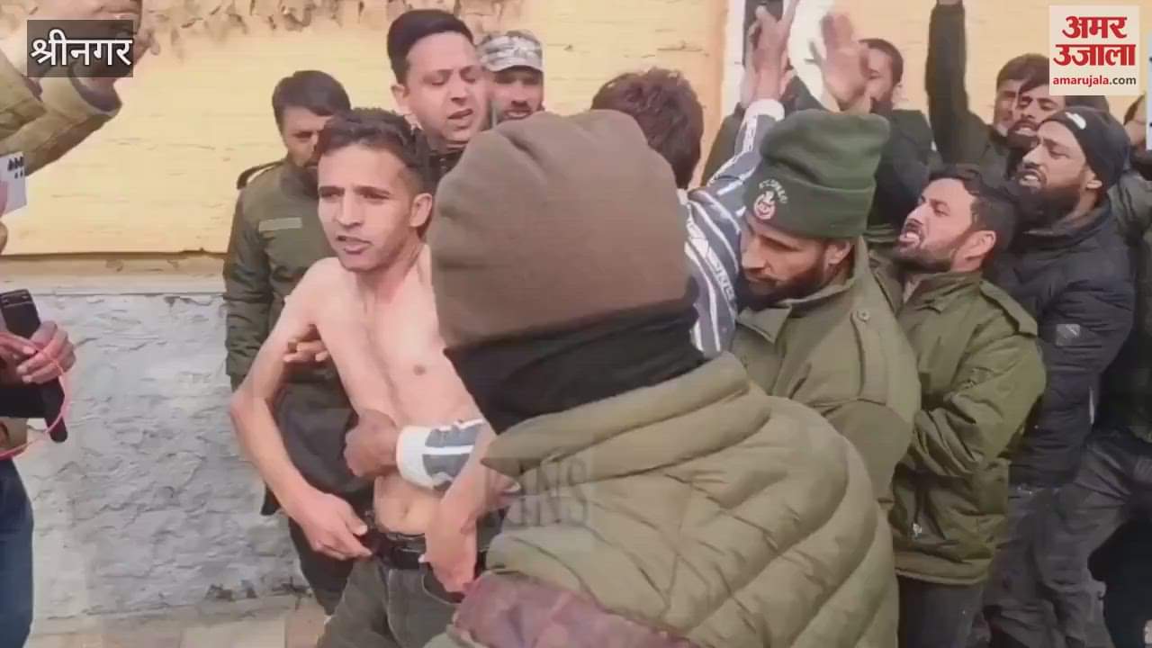 VIDEO : Wildlife Department Casual Labourers Protest in Srinagar, Demand Regularization