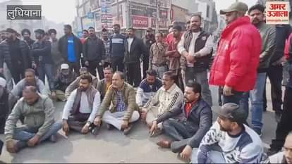 VIDEO : death of youth in accident in Ludhiana family members blocked road