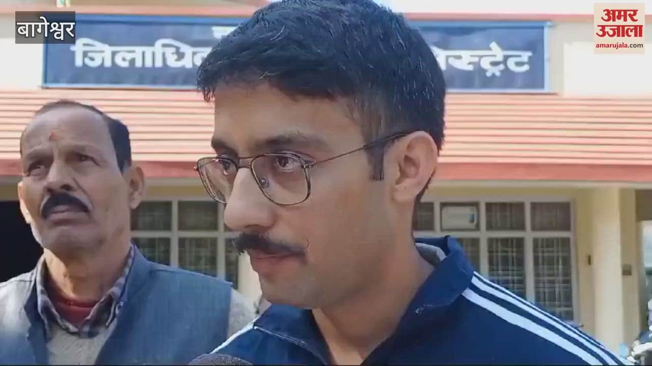 VIDEO : सड़क की मांग को लेकर ग्रामीणों ने किया प्रदर्शन, डीएम से की मांग