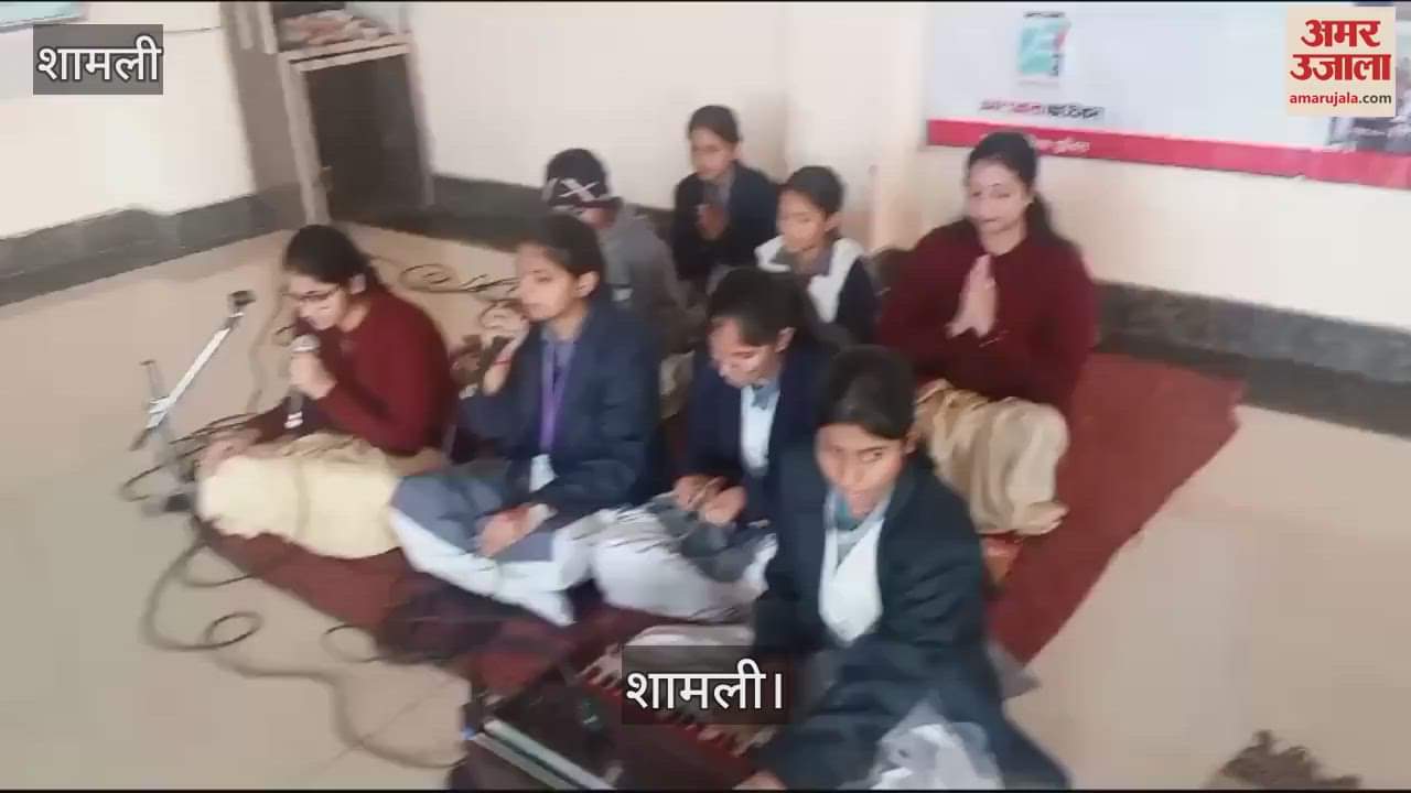 VIDEO : Police school was organized in Shamli, SP Ramsevak Gautam gave safety tips to the girl students
