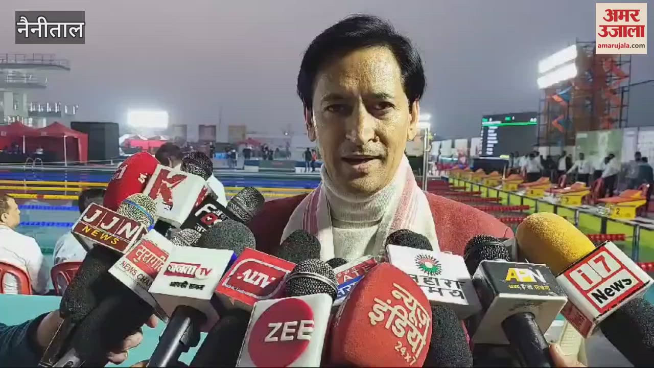 VIDEO : फुटबॉल मैच देखने पहुंचे कुमाऊं कमिश्नर, खिलाड़ियों का परिचय प्राप्त किया