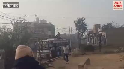 VIDEO : Students upset with bus problem blocked the road in Tohana, Fatehabad