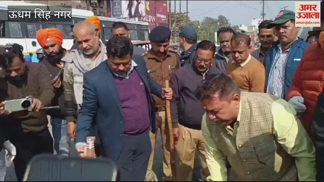 VIDEO : सड़क पर झाड़ू लगाया, नवनिर्वाचित मेयर दीपक बाली ने गड्ढों को आरएमसी से भरा