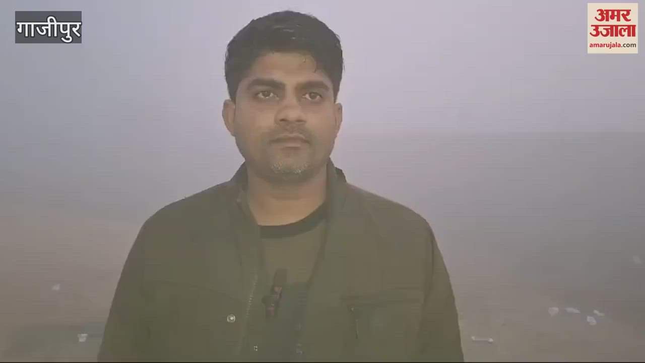 VIDEO : young man fell from Roza flyover in Ghazipur narrowly escaped