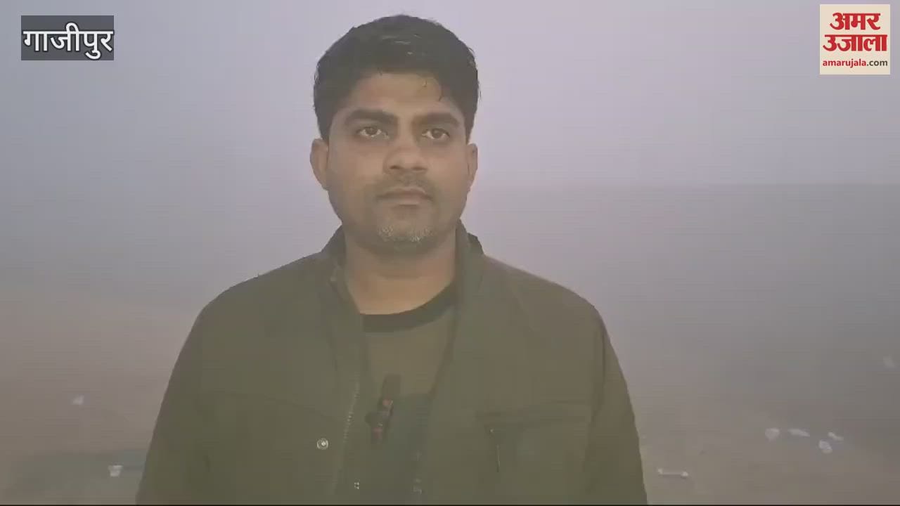 VIDEO : young man fell from Roza flyover in Ghazipur narrowly escaped