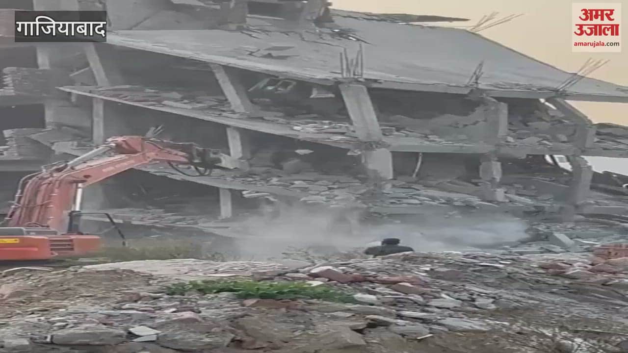VIDEO : GDA demolished four storey illegal building under construction in Ghaziabad