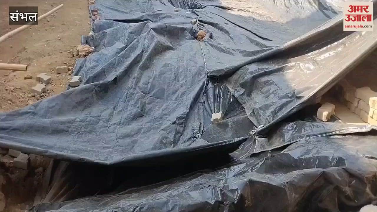 VIDEO : There is no shed to protect Chandausi Bawdi from rain water, administration will install waterproof tent