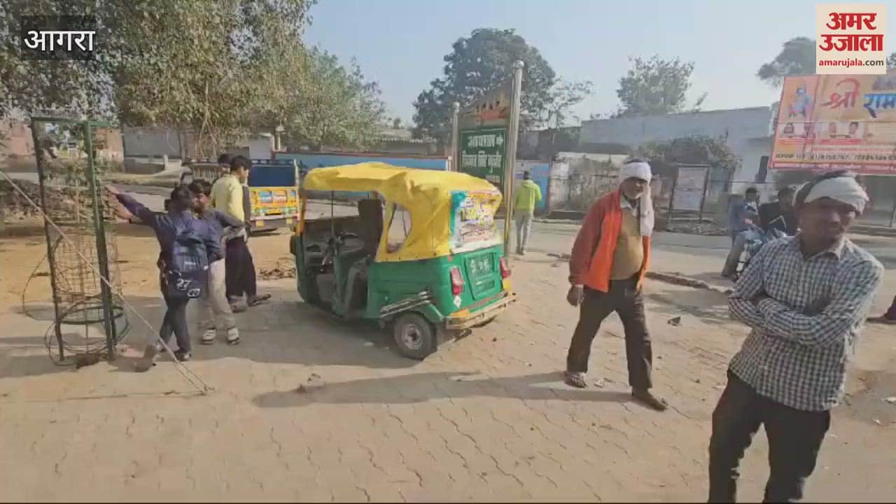 VIDEO : Car collides with auto three passengers seriously injured