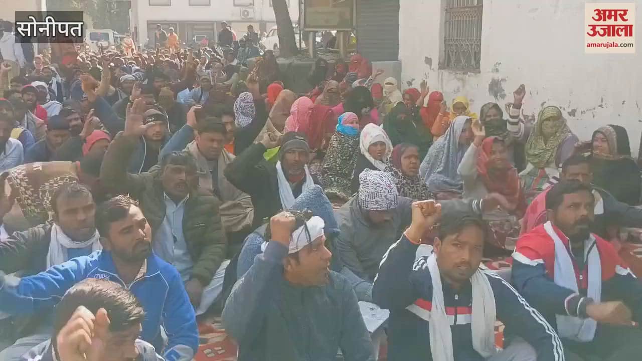 VIDEO : In Sonipat, permanent and payroll sanitation workers also went on strike in support of contract workers