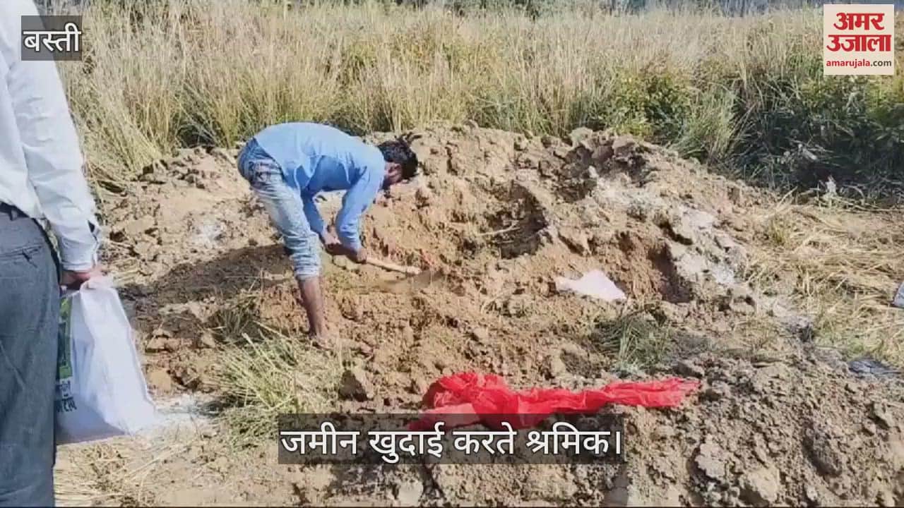 VIDEO : On the orders of the magistrate, police dug up the ground and removed the body.