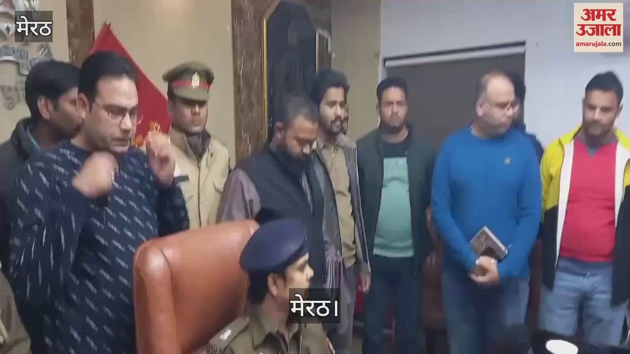 VIDEO : Weapon suppliers presented during a press conference at the police line