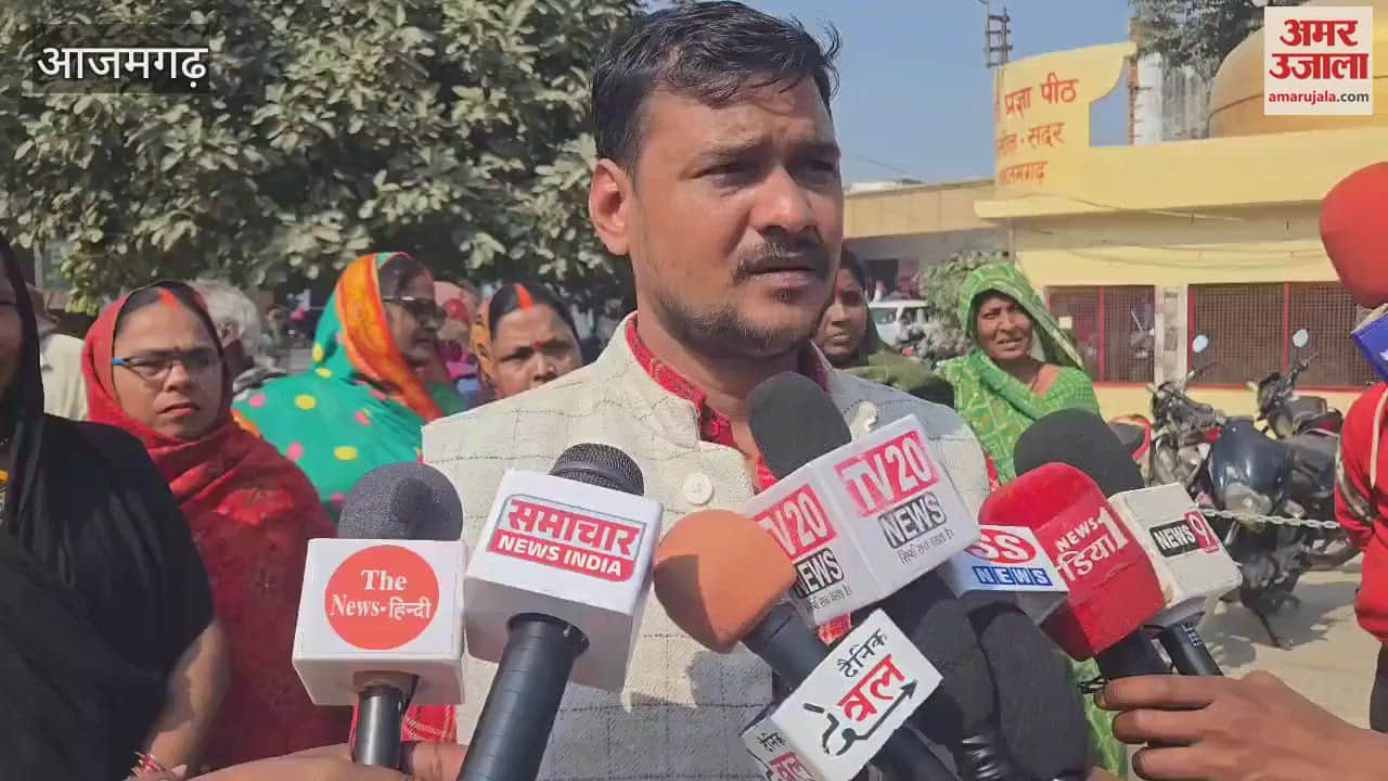 VIDEO : ration dealer accused of not distributing ration Azamgarh villagers protested