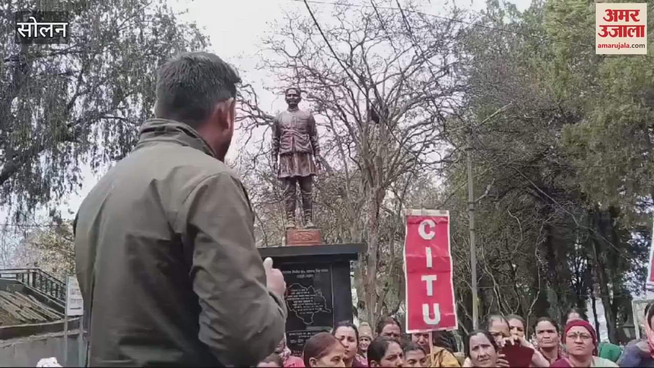 VIDEO : CITU staged a sit-in protest against the Union Budget