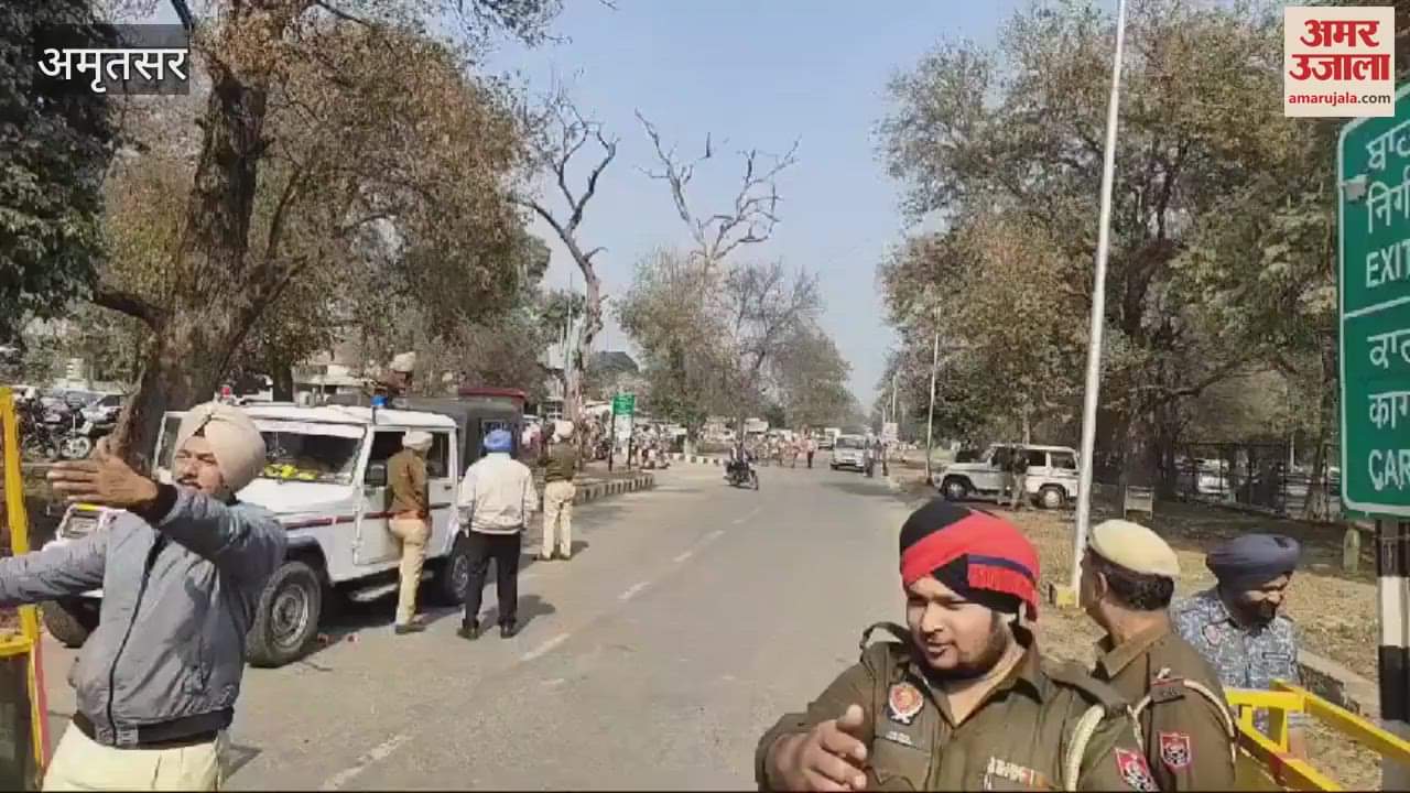 VIDEO : 104 Indians deported from US, security beefed up outside Amritsar airport