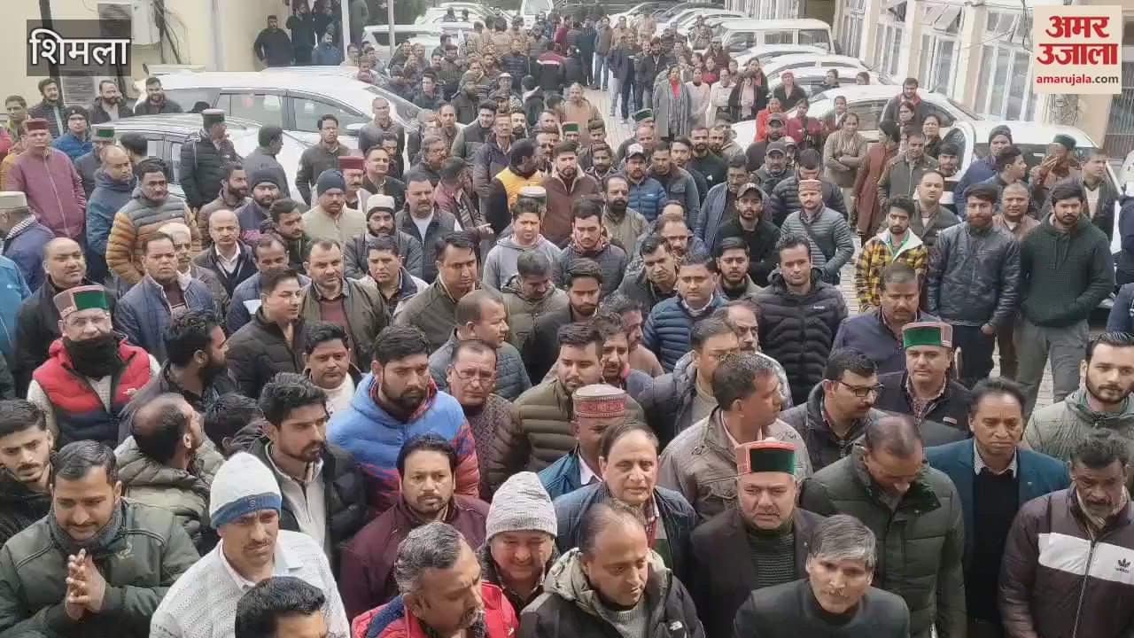 VIDEO : Protest by joint front of employees and engineers outside State Electricity Board Headquarters Kumar House Shimla
