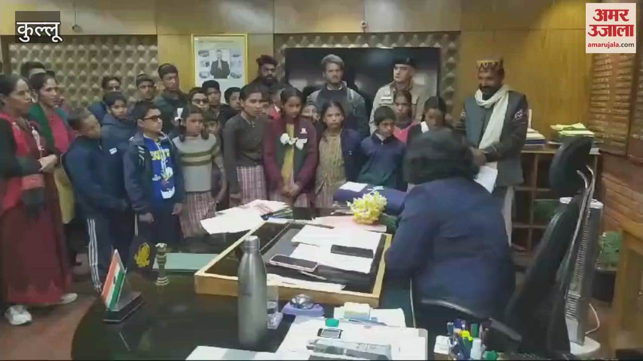 VIDEO : The building of secondary school Padharani could not be constructed students are facing problems