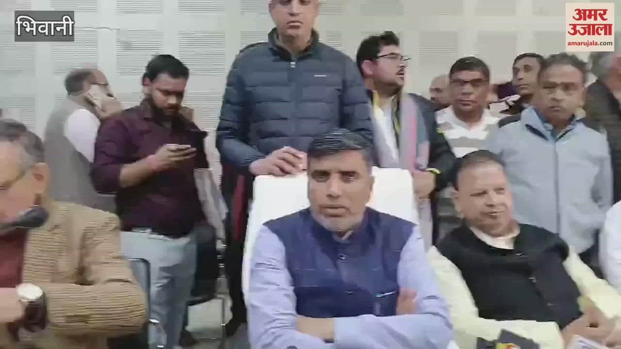 VIDEO : Education Minister suspended Consolidation ACO Veerbhan in meeting of District Grievance Redressal Committee of Bhiwani