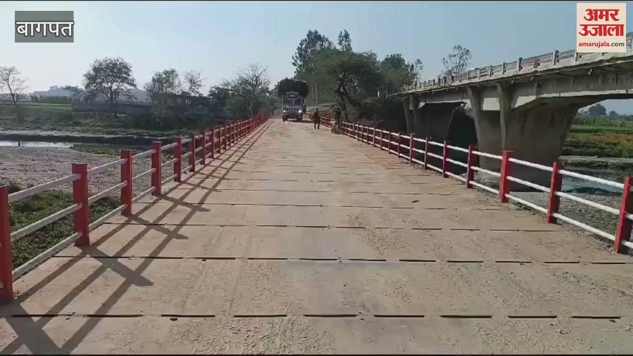 VIDEO : Baghpat: Vehicles started running on the temporary bridge of Hindon River.