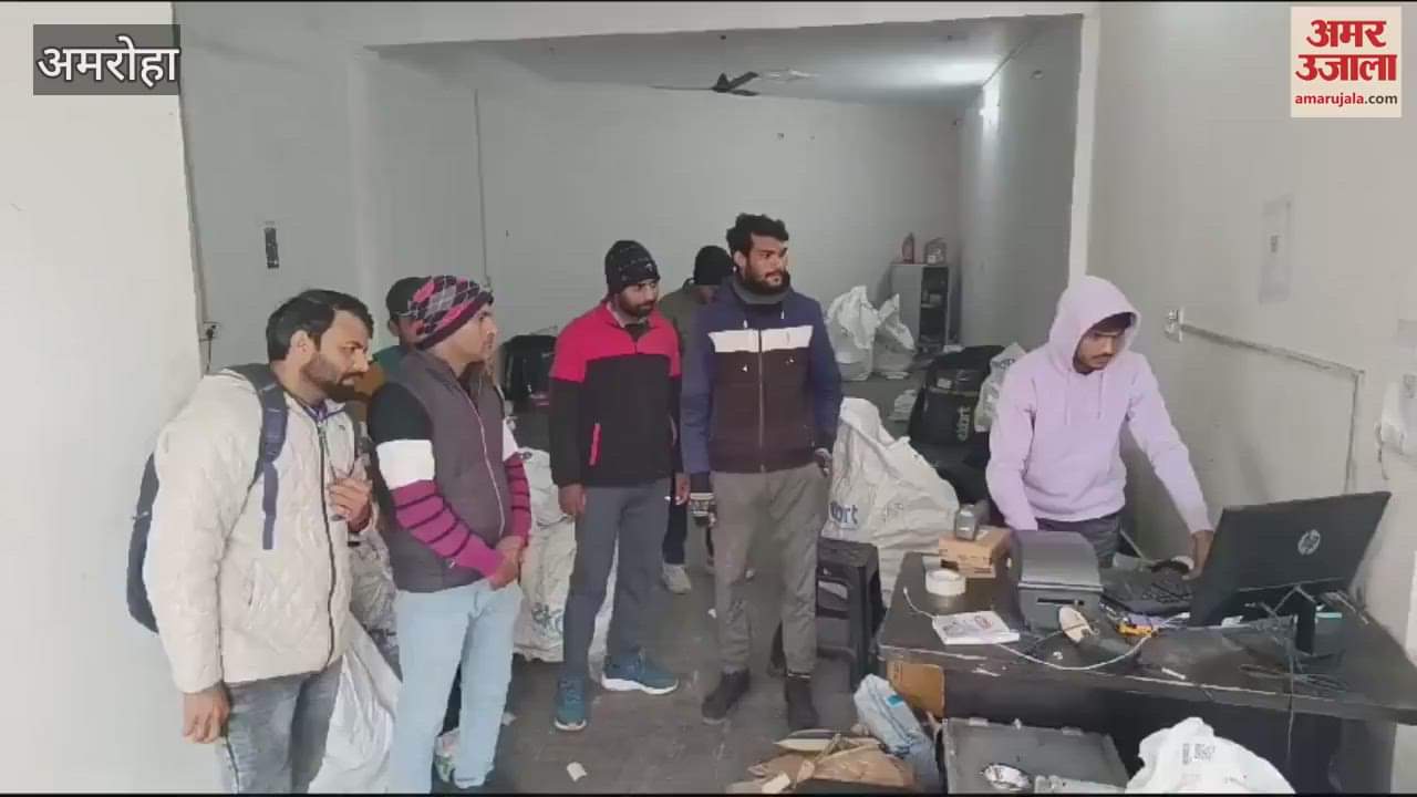 VIDEO : Thieves entered the courier company through the roof and stole cash worth Rs 1.20 lakh