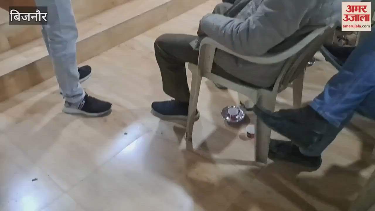 VIDEO : Bijnor: Outrage over indecency with village head