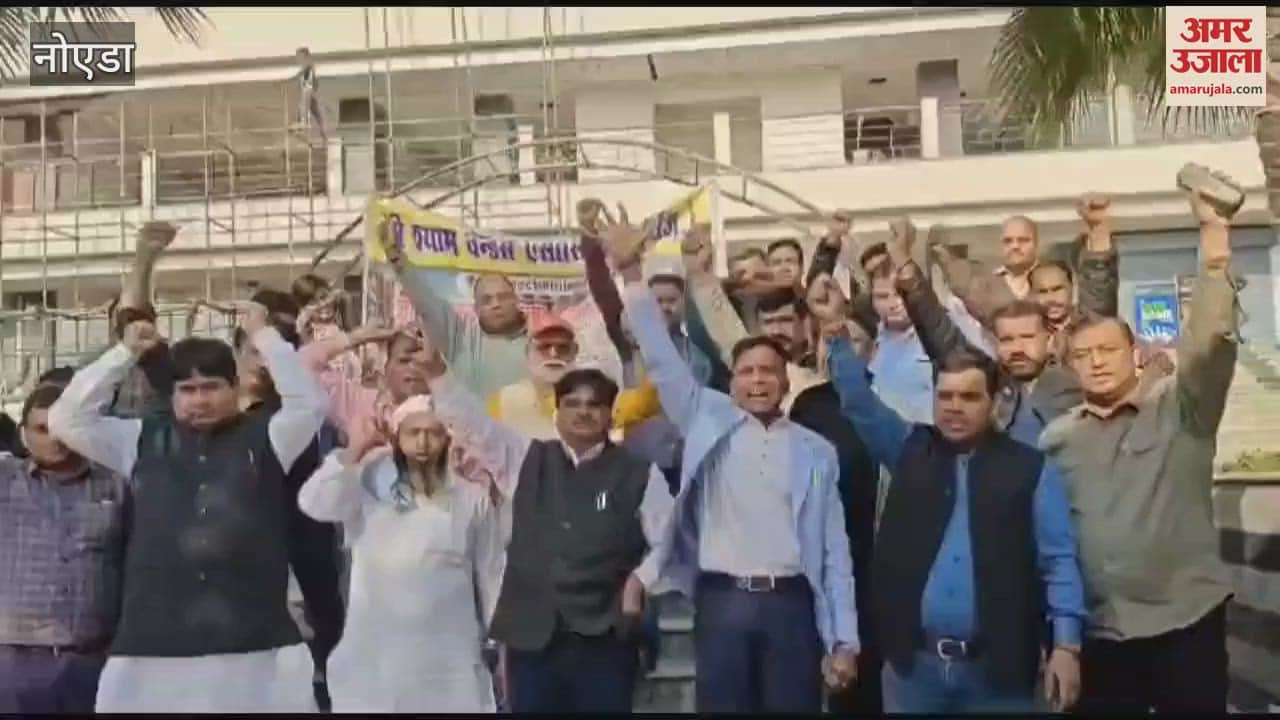 VIDEO : Indefinite dharna by vendors against Supertech in Noida