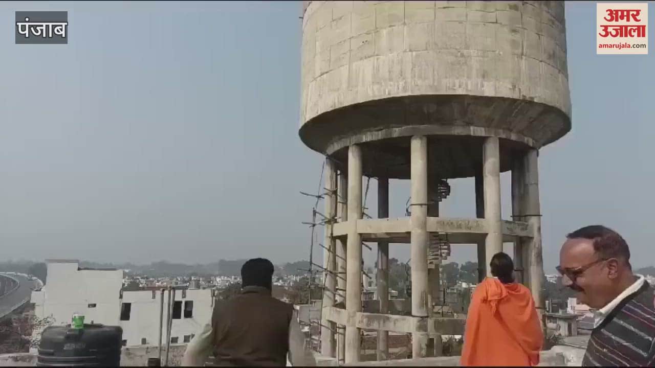 VIDEO : condition of Improvement Trust's MIG flats is bad, Shiv Sena leader climbed on water tank in pathankot