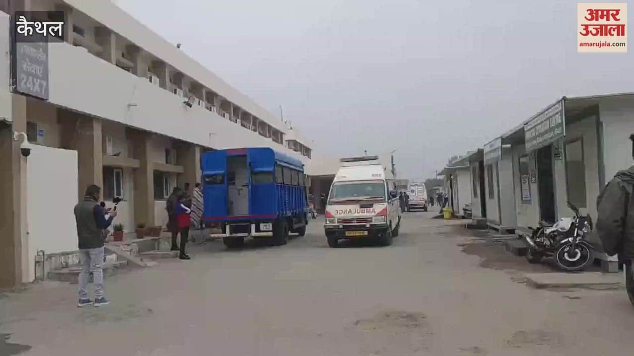 Transport committee bus lost control and overturned in mines in Kaithal, 60 passengers were on board