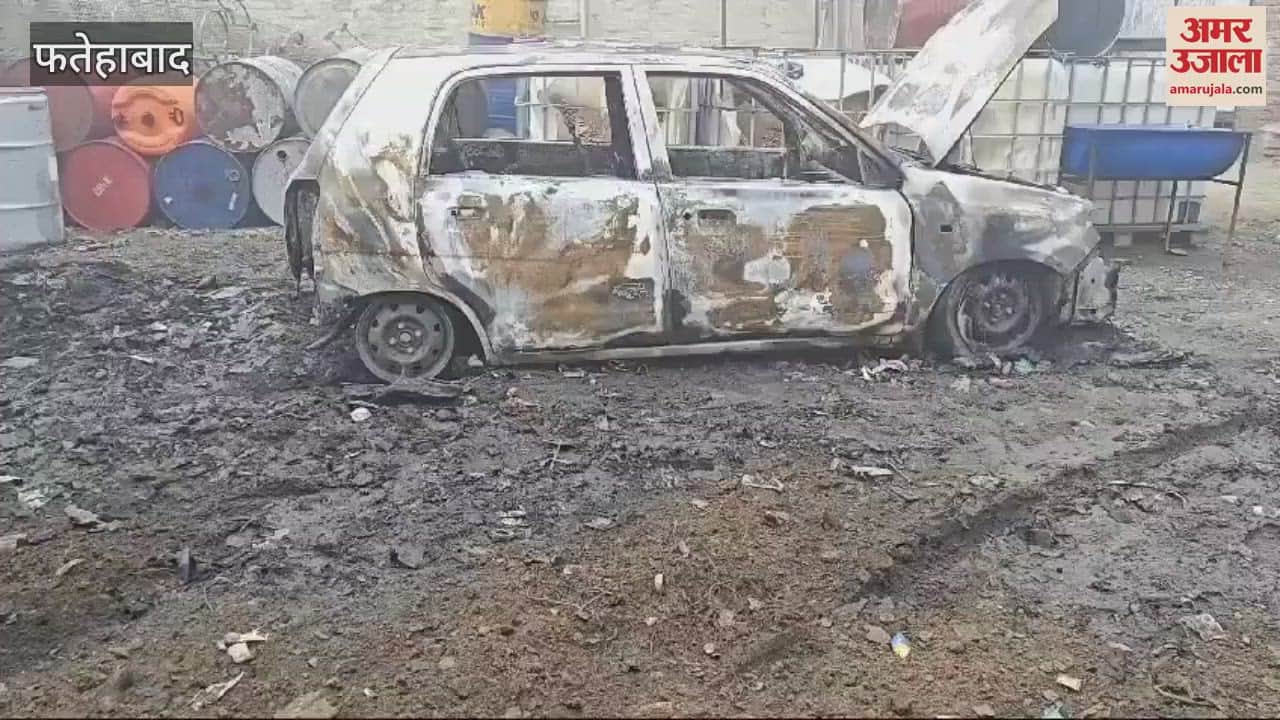 VIDEO : car parked in an auto garage in Ratia, Fatehabad caught fire