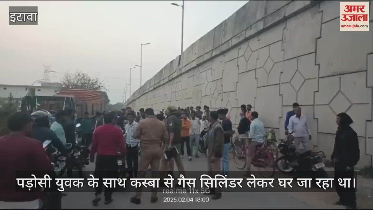VIDEO : Tractor trolley crushes bike rider in Etawah, death