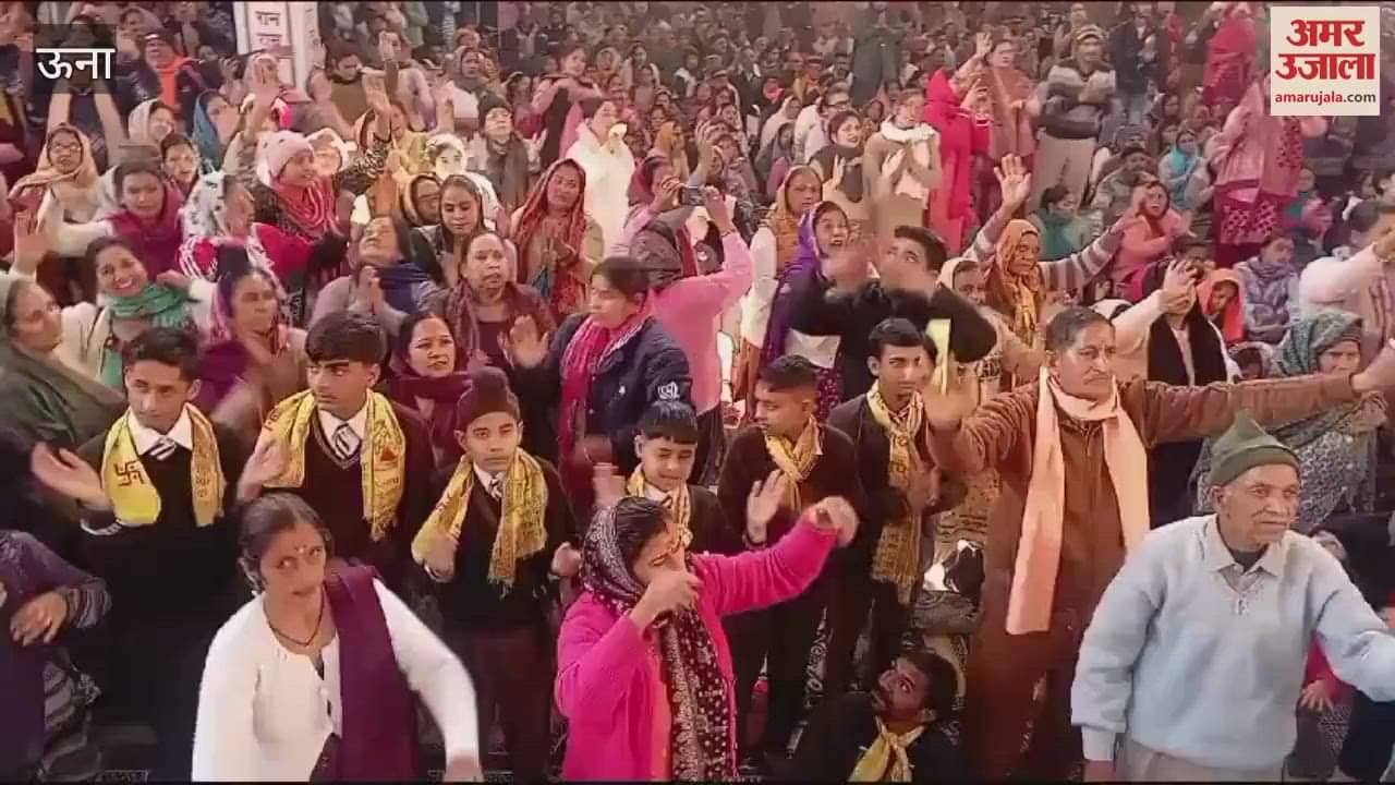 VIDEO : Devotees danced to the bhajans of singer Chitra Vichitra at Radha Krishna Temple Kotla Kalan Una